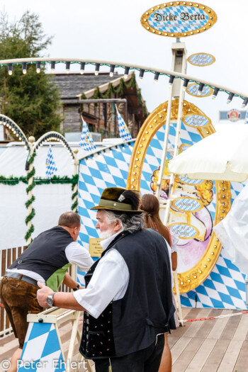 Dicke Berta  München Bayern Deutschland by Peter Ehlert in Münchner Oktoberfest