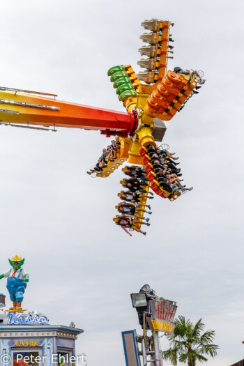 Fahrgeschäft  München Bayern Deutschland by Peter Ehlert in Münchner Oktoberfest