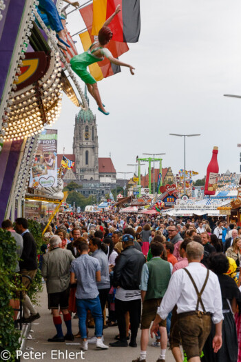 Schausteller Strasse  München Bayern Deutschland by Peter Ehlert in Münchner Oktoberfest