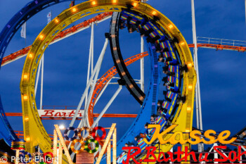 Achterbahn  München Bayern Deutschland by Peter Ehlert in Münchner Oktoberfest