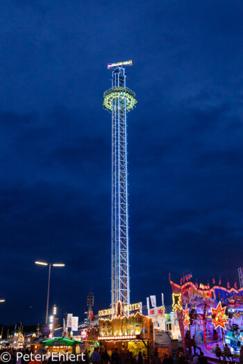 Freifall Turm  München Bayern Deutschland by Peter Ehlert in Münchner Oktoberfest