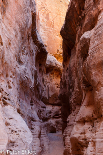 Schlucht   Nevada USA by Peter Ehlert in Valley of Fire - Nevada State Park