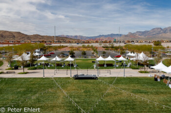 Rasenfläche vor Red Rock Mountains  Las Vegas Nevada USA by Peter Ehlert in Las Vegas Stadt und Hotels