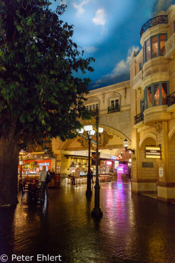 Übergang zu den Shops  Las Vegas Nevada USA by Peter Ehlert in Las Vegas Stadt und Hotels