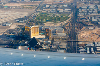 Airport und South Strip von Oben  Las Vegas Nevada USA by Peter Ehlert in Las Vegas Stadt und Hotels