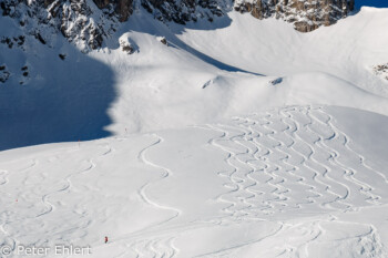 Spuren im Schnee  Lech Vorarlberg Österreich by Peter Ehlert in Sankt Anton 2018