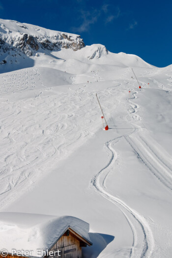 Spuren im Schnee  Lech Vorarlberg Österreich by Peter Ehlert in Sankt Anton 2018