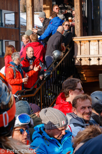 Treppe mit Leuten  Sankt Anton am Arlberg Tirol Österreich by Peter Ehlert in Sankt Anton 2018