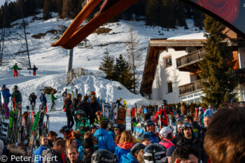 Ankommende Leute  Sankt Anton am Arlberg Tirol Österreich by Peter Ehlert in Sankt Anton 2018