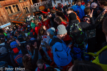 Feiernde Leute  Sankt Anton am Arlberg Tirol Österreich by Peter Ehlert in Sankt Anton 2018