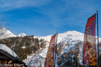 Flaggen und Berg  Sankt Anton am Arlberg Tirol Österreich by Peter Ehlert in Sankt Anton 2018