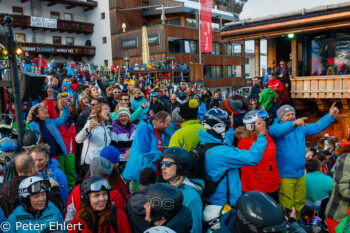 Feiende Leute  Sankt Anton am Arlberg Tirol Österreich by Peter Ehlert in Sankt Anton 2018