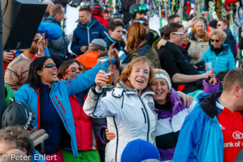 Feiende Leute  Sankt Anton am Arlberg Tirol Österreich by Peter Ehlert in Sankt Anton 2018