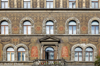 Bemalte Hausfassade  Budapest Budapest Ungarn by Peter Ehlert in Budapest Weekend