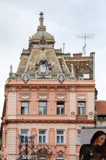 Haus mit Dachkuppel  Budapest Budapest Ungarn by Peter Ehlert in Budapest Weekend