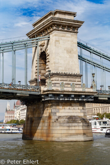 Pfeiler der Kettenbrücke  Budapest Budapest Ungarn by Peter Ehlert in Budapest Weekend