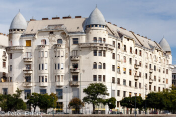 Wohngebäude am Ufer  Budapest Budapest Ungarn by Peter Ehlert in Budapest Weekend