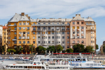 Wohngebäude am Ufer  Budapest Budapest Ungarn by Peter Ehlert in Budapest Weekend