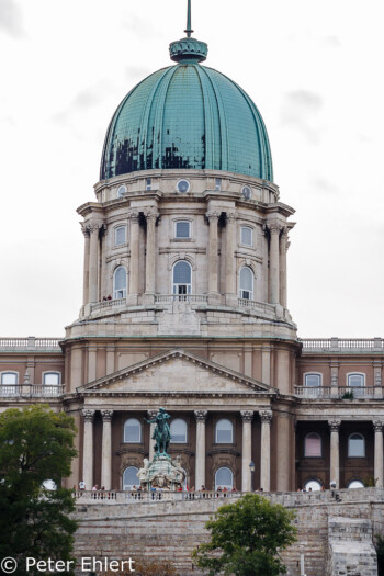 Statue vor Schloss  Budapest Budapest Ungarn by Peter Ehlert in Budapest Weekend