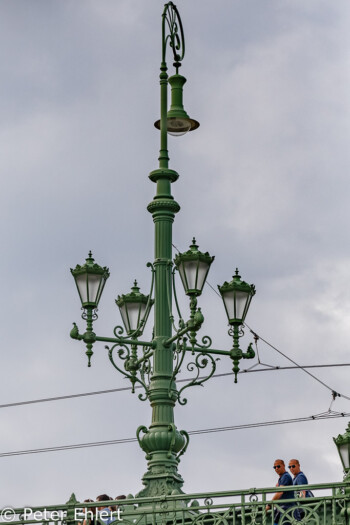 Laterne auf Freiheitsbücke  Budapest Budapest Ungarn by Peter Ehlert in Budapest Weekend