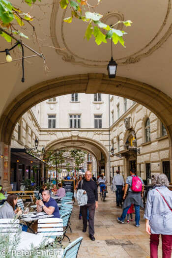 Durchgang Fussgängerzone  Budapest Budapest Ungarn by Peter Ehlert in Budapest Weekend