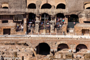 Kreuz in der Arena  Roma Latio Italien by Peter Ehlert in Rom - Colosseum und Forum Romanum