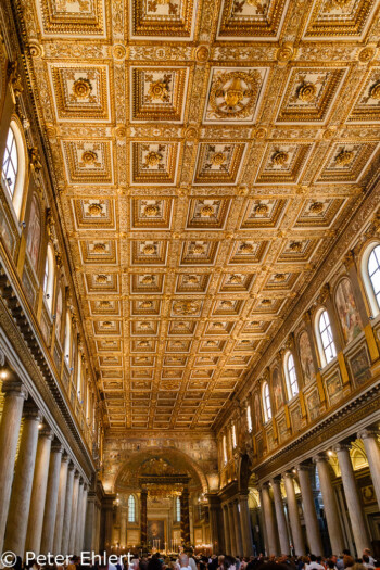 Prächtige Decke im Kirchenschiff  Roma Latio Italien by Peter Ehlert in Rom - Plätze und Kirchen