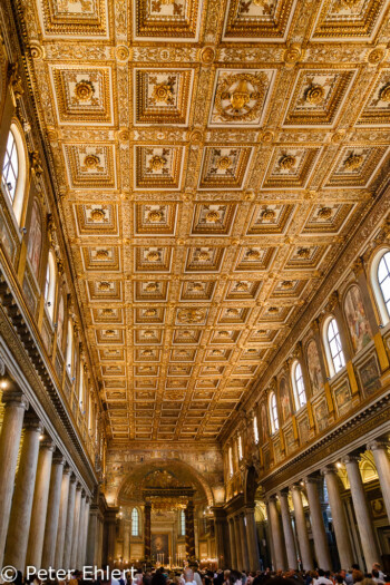 Prächtige Decke im Kirchenschiff  Roma Latio Italien by Peter Ehlert in Rom - Plätze und Kirchen
