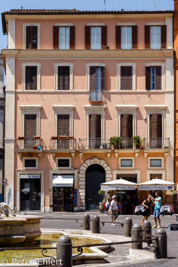 Stadthaus mit Bar  Roma Latio Italien by Peter Ehlert in Rom - Plätze und Kirchen