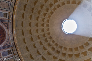 Lichteinfall durch die Deckenöffnung  Roma Latio Italien by Peter Ehlert in Rom - Plätze und Kirchen