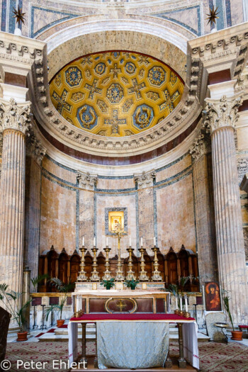 Altarraum  Roma Latio Italien by Peter Ehlert in Rom - Plätze und Kirchen