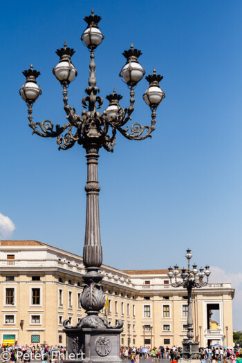Leuchter auf dem Petersplatz  Roma Latio Italien by Peter Ehlert in Rom - Plätze und Kirchen
