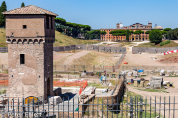 Ausgrabung oder Renovierung  Roma Latio Italien by Peter Ehlert in Rom - Plätze und Kirchen