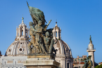 Kampfplastik vor Chiesa SS Nome di Maria  Roma Latio Italien by Peter Ehlert in Rom - Plätze und Kirchen