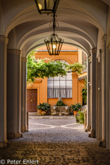 Innenhof  Roma Latio Italien by Peter Ehlert in Rom - Plätze und Kirchen