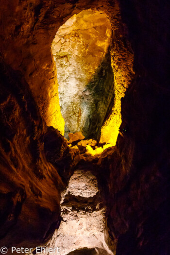 Luftblase in der Decke  Haría Canarias Spanien by Peter Ehlert in LanzaroteCueva