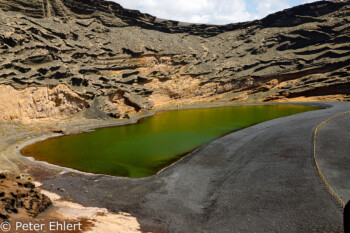 Verschiedene Gesteinsschichten in Caldera mit See  Yaiza Canarias Spanien by Peter Ehlert in LanzaroteElGolfo