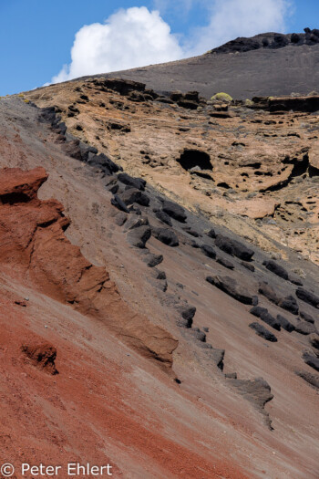 Verschiedene Gesteinsschichten in Caldera  Yaiza Canarias Spanien by Peter Ehlert in LanzaroteElGolfo