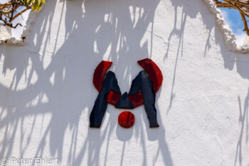 CM Logo auf Mauer  Teguise Canarias Spanien by Peter Ehlert in LanzaroteFundacion