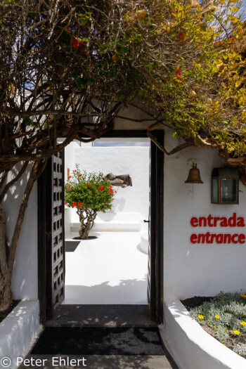Eingang zum Wohnhaus  Teguise Canarias Spanien by Peter Ehlert in LanzaroteFundacion