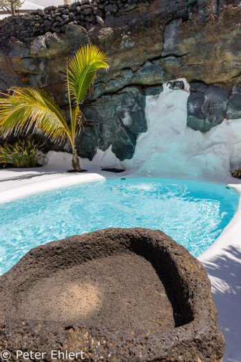 Pool mit Lavaschale  Teguise Canarias Spanien by Peter Ehlert in LanzaroteFundacion