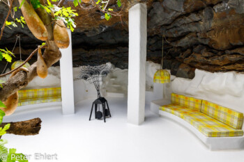 Gelbes Zimmer mit Kunst  Teguise Canarias Spanien by Peter Ehlert in LanzaroteFundacion