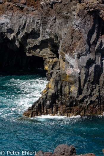 Grotte mit Brandung  Yaiza Canarias Spanien by Peter Ehlert in LanzaroteHervideros