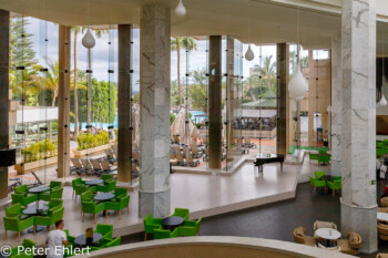 Blick auf Pool von Lobby  Costa Teguise Canarias Spanien by Peter Ehlert in LanzaroteHotels