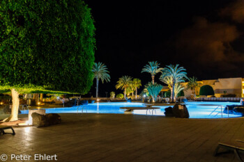 Pool bei Nacht  Costa Teguise Canarias Spanien by Peter Ehlert in LanzaroteHotels