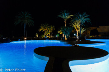 Pool bei Nacht  Costa Teguise Canarias Spanien by Peter Ehlert in LanzaroteHotels