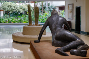 Schwarze Skulptur von Paco Curbelo  Costa Teguise Canarias Spanien by Peter Ehlert in LanzaroteHotels