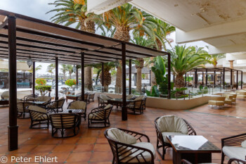 Freisitz zwischen Pool und Bar  Costa Teguise Canarias Spanien by Peter Ehlert in LanzaroteHotels