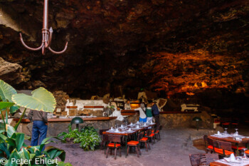 Bar in Grotte  Haría Canarias Spanien by Peter Ehlert in LanzaroteJameos