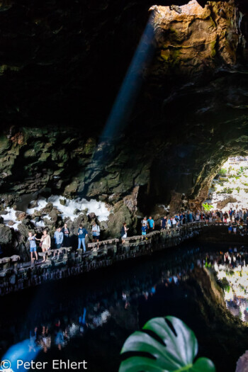 Weg durch Höhle   Haría Canarias Spanien by Peter Ehlert in LanzaroteJameos